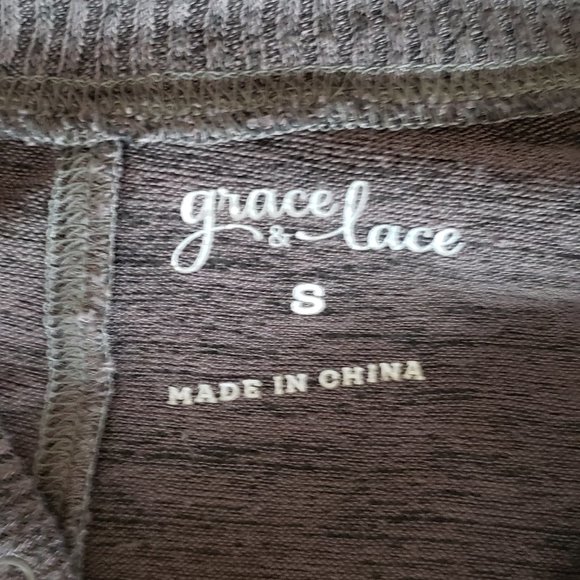 Grace and Lace - Snow Day Henley in Heathered Charcoal - Picture 5 of 8